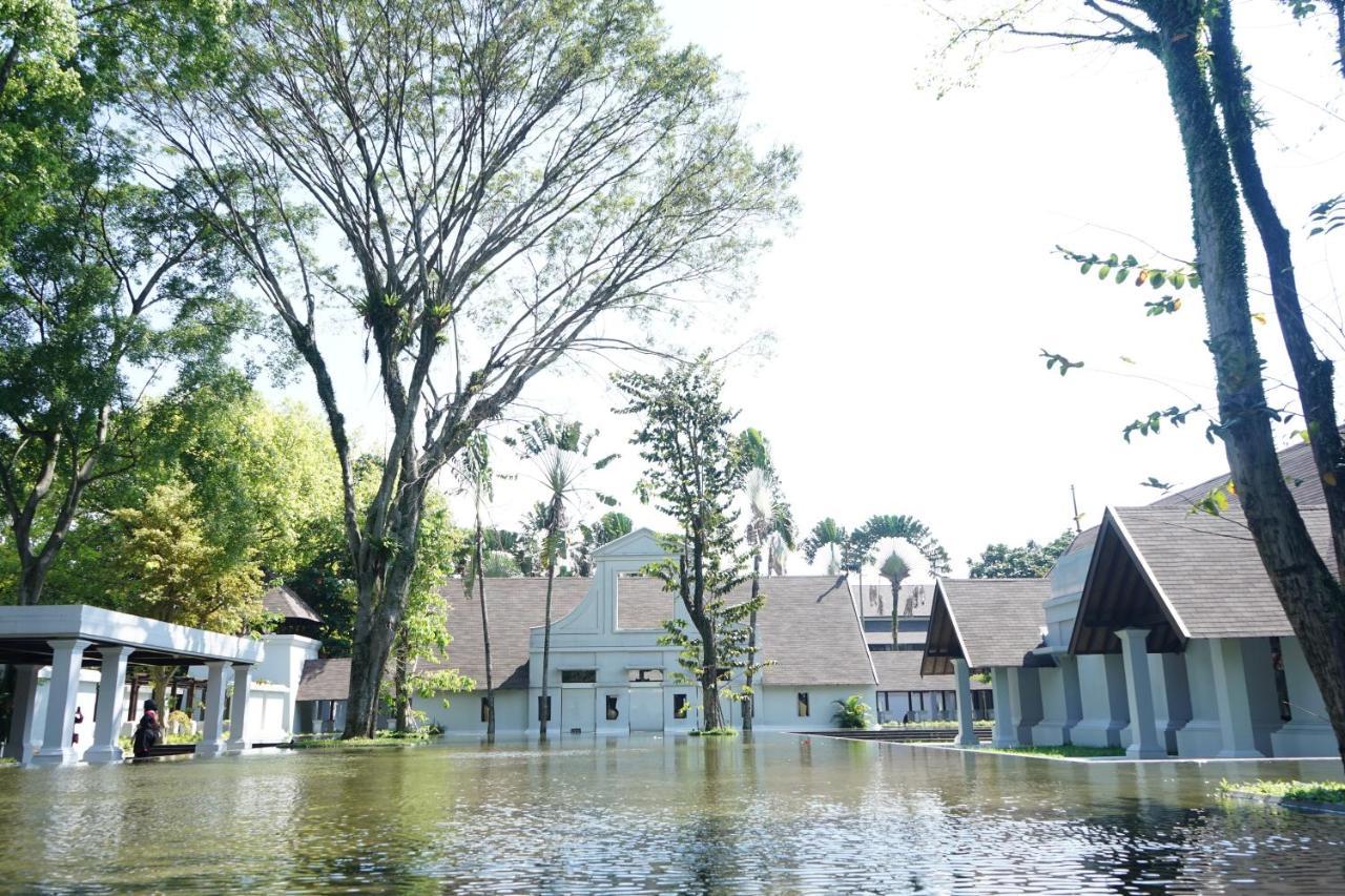 Novotel Bogor Golf Resort Экстерьер фото